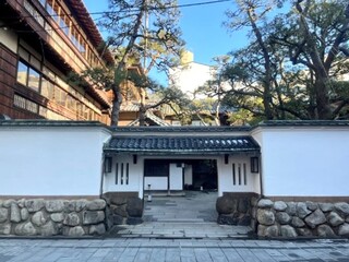 鍋茶屋表門及び外塀