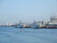 新潟西港とフェリー2の写真　ダウンロードページへリンク