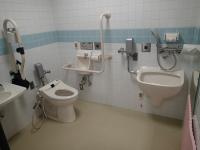 プール棟　車椅子用トイレ写真