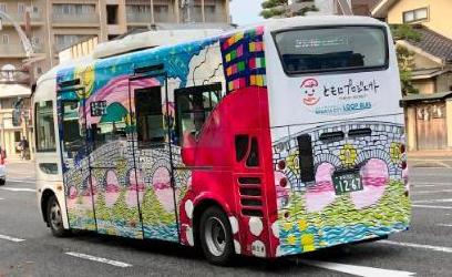 まちごと美術館ことことラッピング車両の画像