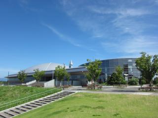 亀田総合体育館の外観写真