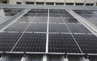 太陽光パネルを設置し、クリーンなエネルギーを利用