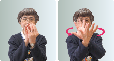 手話通訳者・鈴木さんが顔の前で両手を膨らませながら合わせてつぼみを作っている写真と手で作ったつぼみを捻って開いている写真